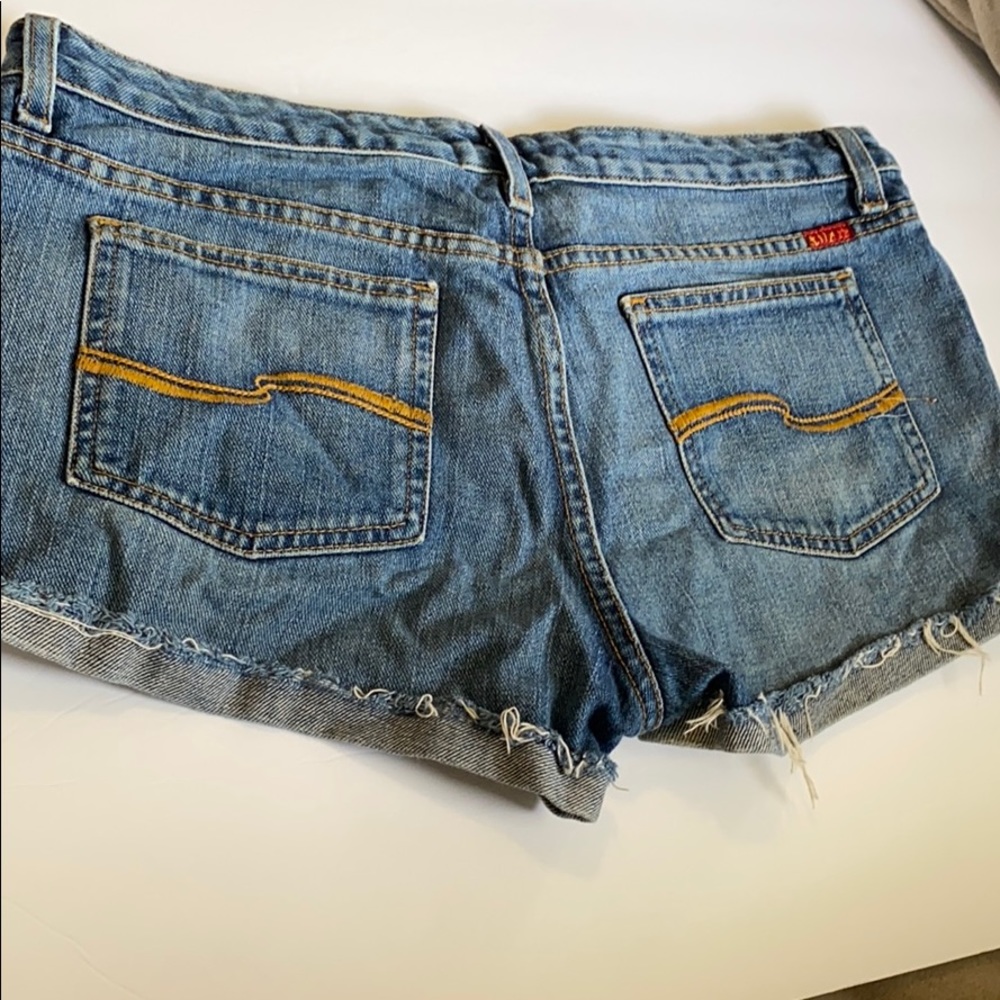 Shorts - Picture 3 of 3